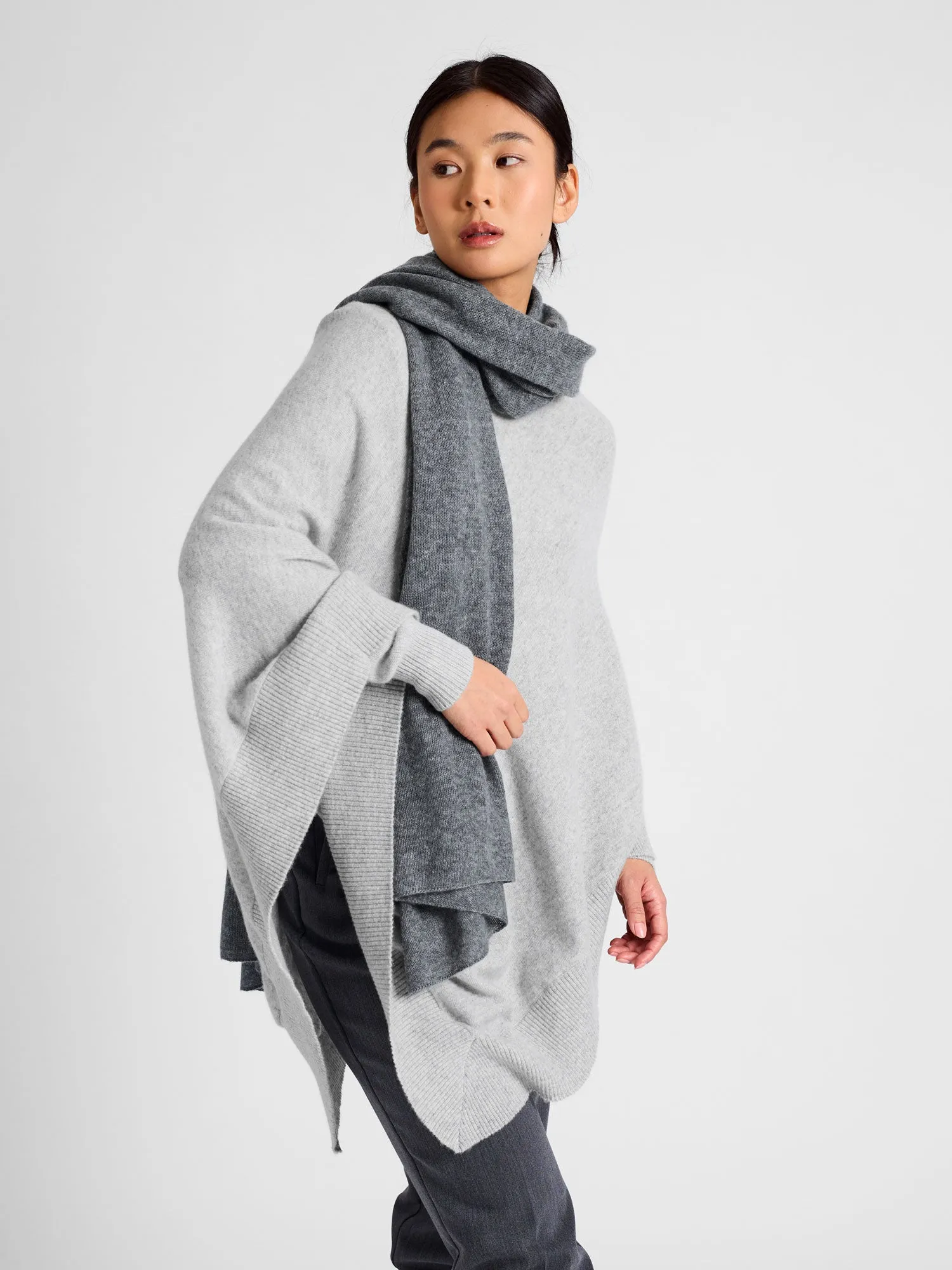 Cashmere poncho "Haddy" - light grey