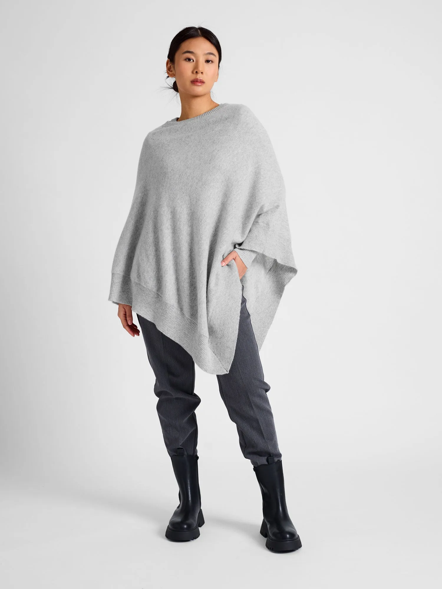 Cashmere poncho "Haddy" - light grey