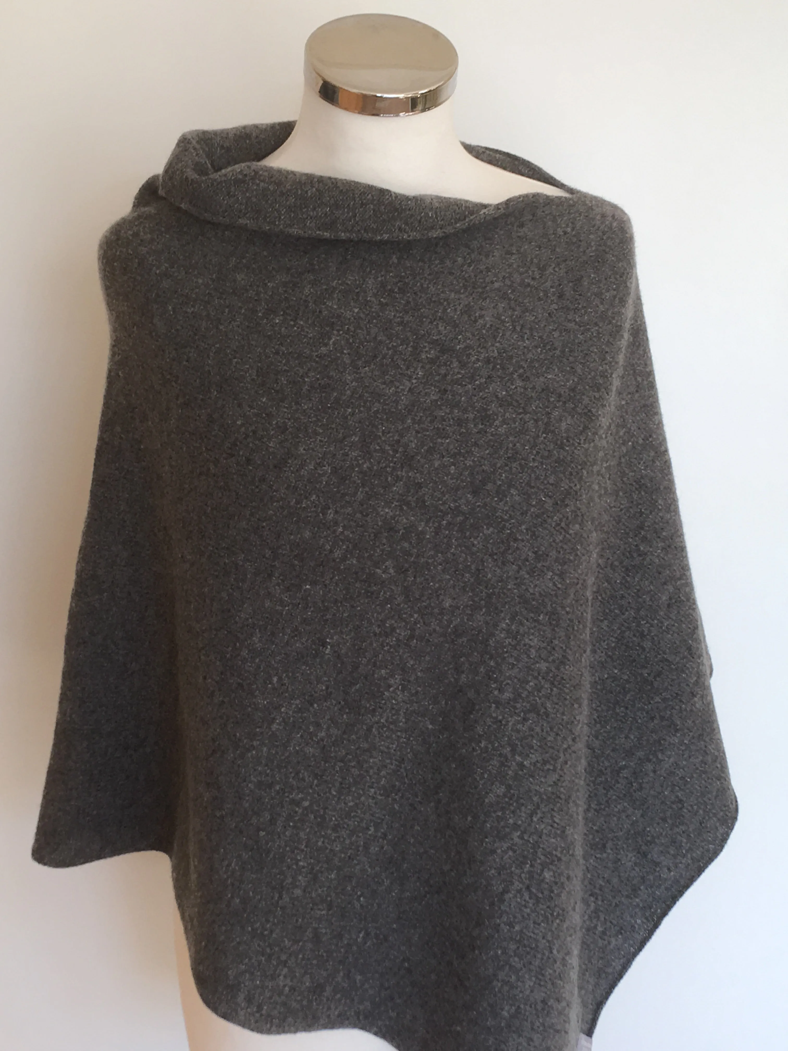 Poncho Soft Merino Lambswool Coal Grey