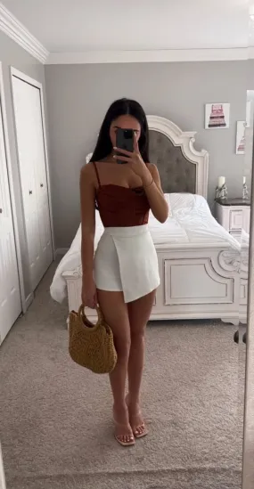 WHITE SKORT